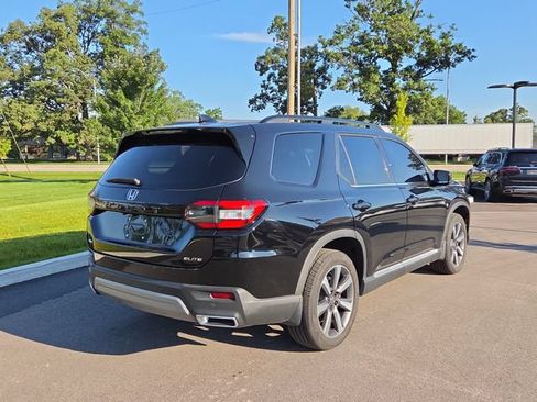 Used 2025 Honda Pilot Elite image 3