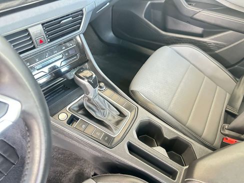 Used 2025 Volkswagen Jetta SE image 41