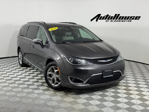 Used 2018 Chrysler Pacifica Limited FWD image 1