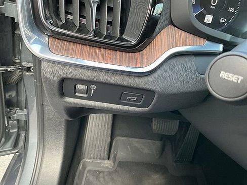 Used 2021 Volvo S60 T5 Momentum w/ Climate Package image 22