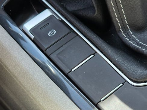 Used 2022 Volkswagen Tiguan SE image 37