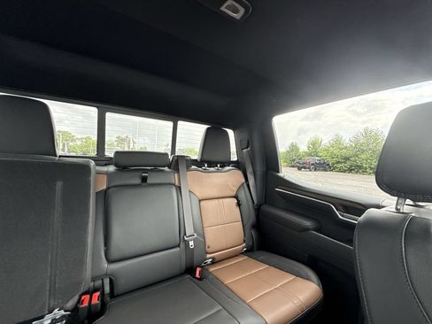 Certified 2025 Chevrolet Silverado 1500 High Country w/ Technology Package AWD/4WD image 28