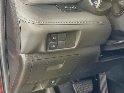 Used 2022 Toyota Highlander XLE FWD image 11