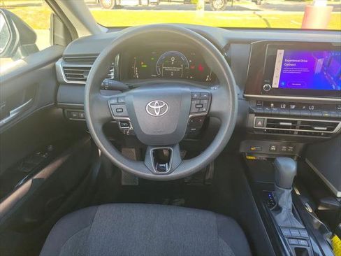 Used 2025 Toyota Camry LE FWD image 18