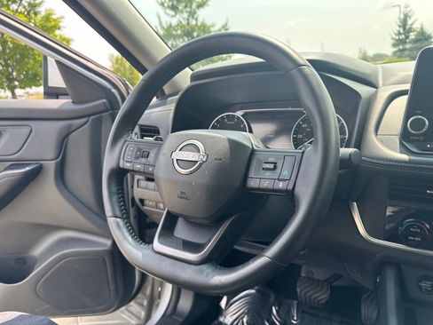 Used 2025 Nissan Rogue SV AWD/4WD image 16