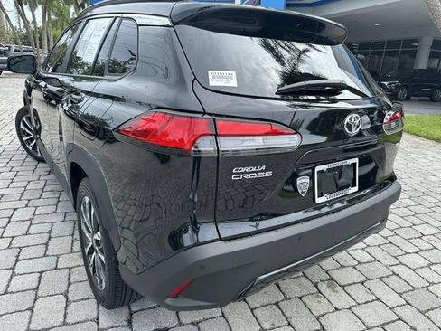 Used 2025 Toyota Corolla Cross XLE FWD image 12
