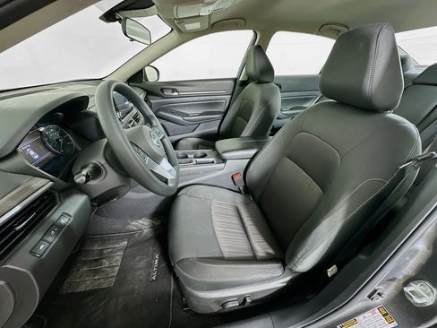 Used 2025 Nissan Altima 2.5 SV FWD image 13