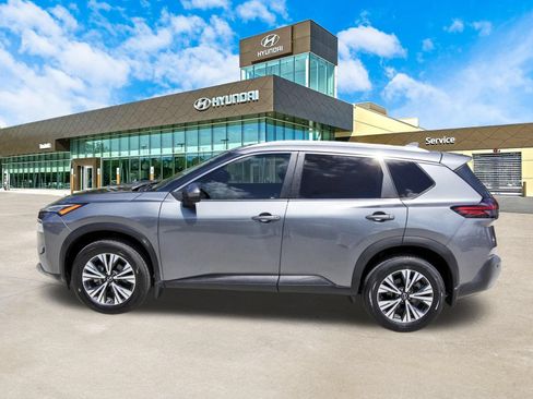 Used 2022 Nissan Rogue SV w/ SV Premium Package FWD image 9