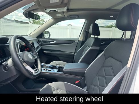 Used 2025 Volkswagen Atlas Peak Edition SE AWD/4WD image 11