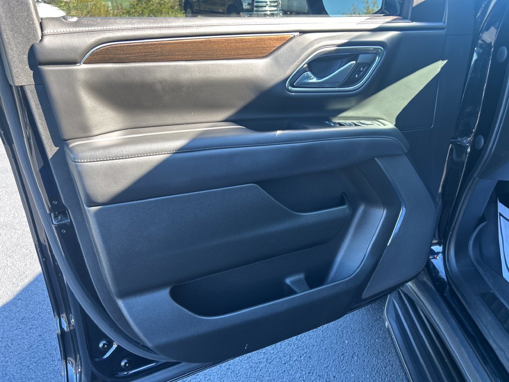 Used 2022 GMC Yukon SLE w/ Gmc Pro Safety Plus Package AWD/4WD image 12