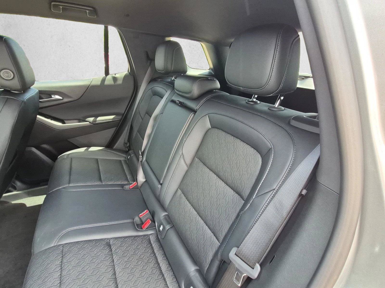 New 2026 Chevrolet Equinox LT w/ Convenience Package II FWD image 16