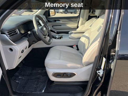 Used 2024 Jeep Wagoneer Series III w/ Premium Group I image 12