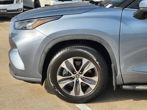Used 2022 Toyota Highlander XLE FWD image 8