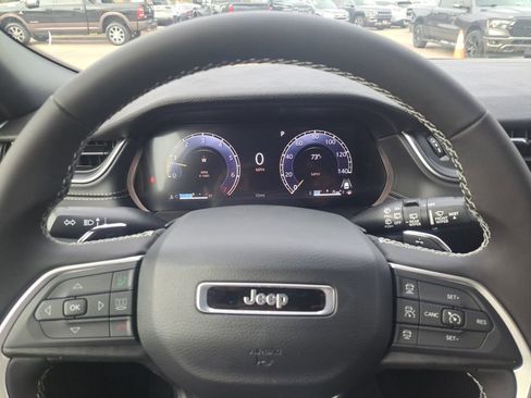 New 2025 Jeep Grand Cherokee Laredo RWD image 11