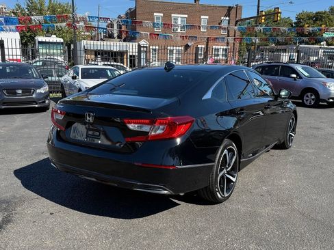 Used 2018 Honda Accord EX image 5