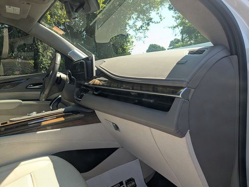 Used 2021 Cadillac Escalade Premium Luxury Platinum AWD/4WD image 38