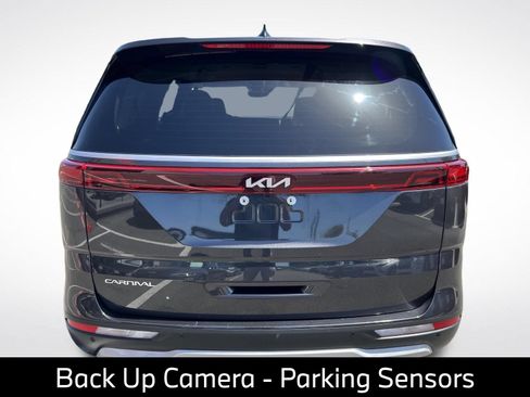 Used 2024 Kia Carnival LX FWD image 9