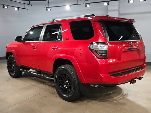 Used 2022 Toyota 4Runner SR5 Premium w/ Moonroof Package AWD/4WD image 5