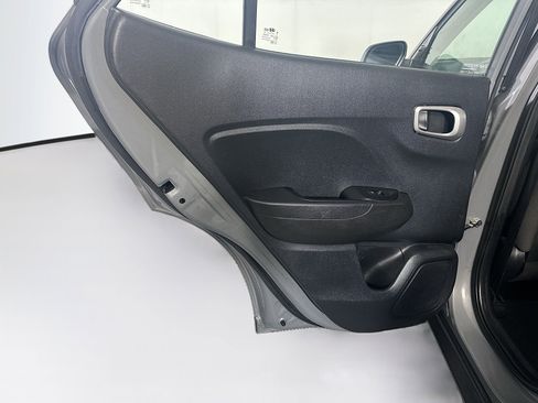 Used 2021 Hyundai Venue SE FWD image 26