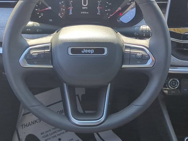 Used 2025 Jeep Compass Latitude AWD/4WD image 8