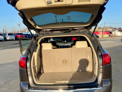 Used 2010 Buick Enclave CXL image 17