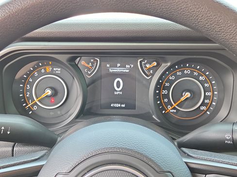 Used 2024 Jeep Gladiator Sport image 22