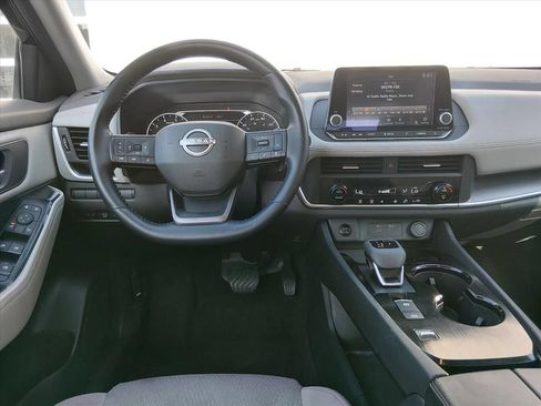 Used 2025 Nissan Rogue SV FWD image 11