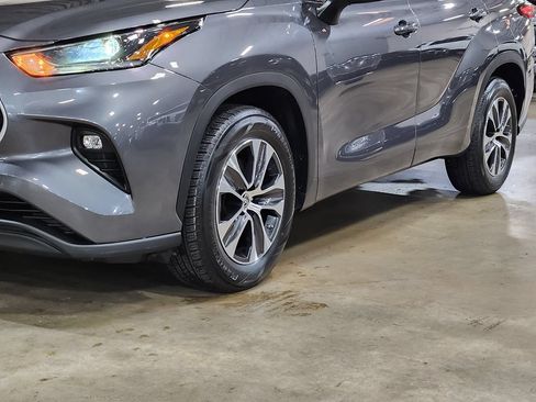 Used 2021 Toyota Highlander XLE FWD image 17