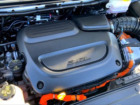 Used 2025 Chrysler Pacifica Select image 30