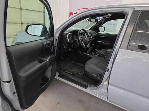 Used 2019 Toyota Tacoma TRD Off-Road image 19