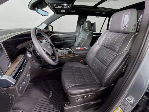Used 2025 Cadillac Escalade Sport Platinum AWD/4WD image 11