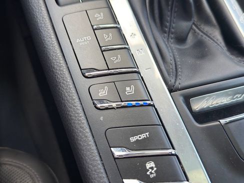 Used 2018 Porsche Macan AWD/4WD image 24