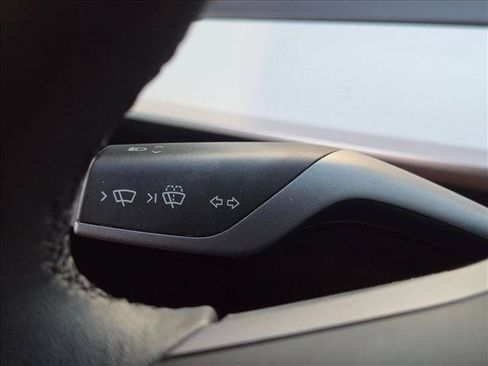 Used 2024 Tesla Model Y Long Range AWD/4WD image 16
