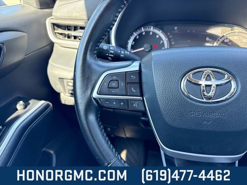 Used 2023 Toyota Highlander L image 30