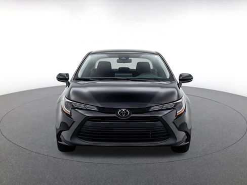 Used 2025 Toyota Corolla LE FWD image 2