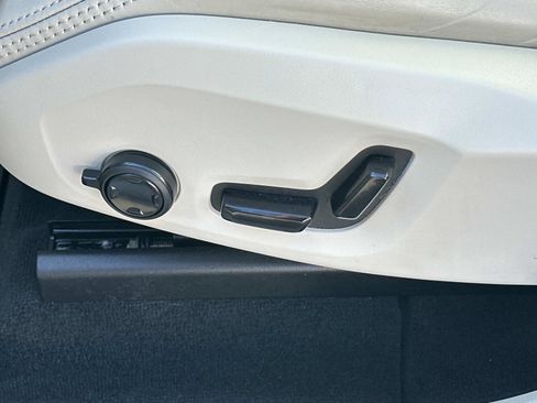 Certified 2023 Volvo XC60 B5 Ultimate image 18