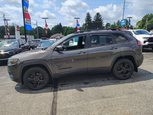 Used 2019 Jeep Cherokee Latitude Plus AWD/4WD image 8