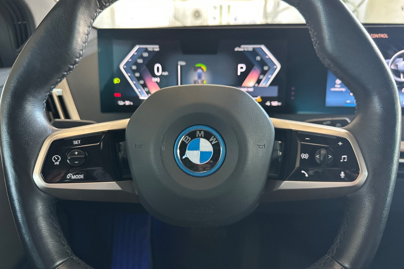 Used 2024 BMW iX xDrive50 w/ Sport Package AWD/4WD image 23
