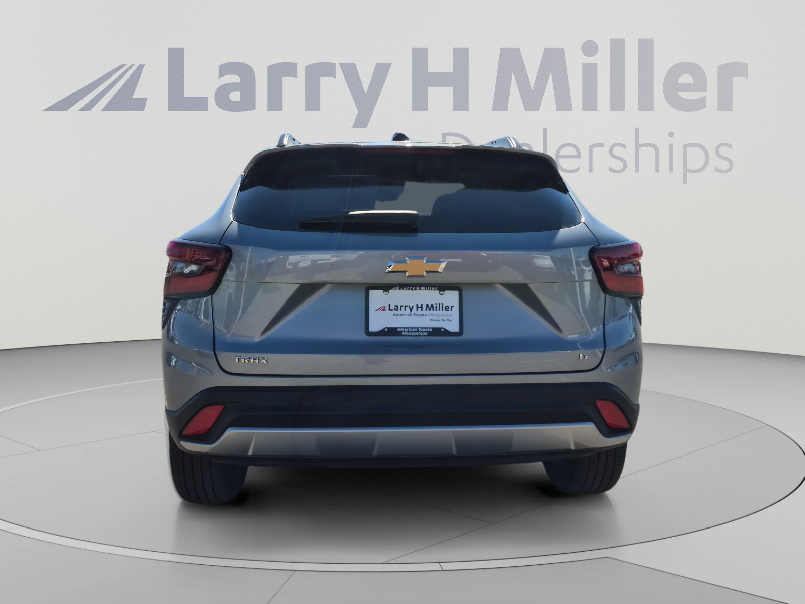 Used 2026 Chevrolet Trax LT FWD image 4