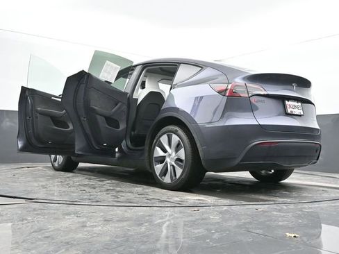 Used 2023 Tesla Model Y Long Range image 70