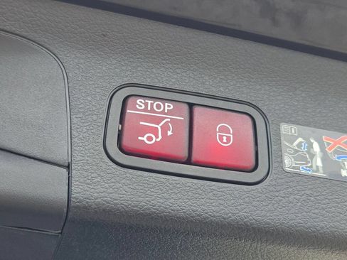 Used 2025 Mercedes-Benz GLS 450 4MATIC image 18