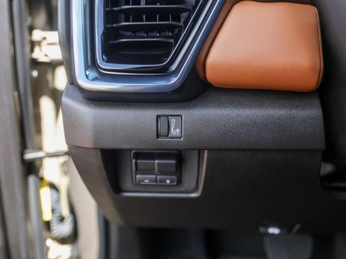 Used 2024 GMC Canyon AT4 w/ AT4 Premium Package AWD/4WD image 18