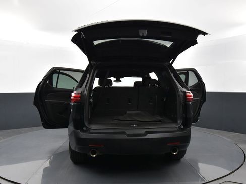 Used 2022 Chevrolet Traverse LT image 34