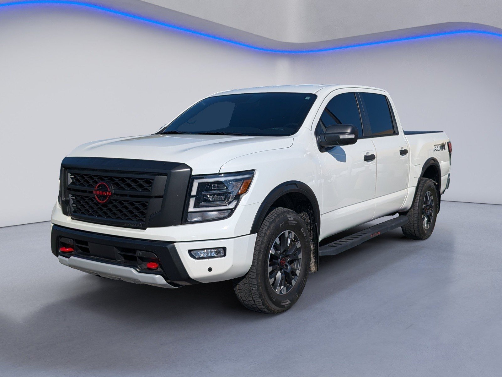 Used 2023 Nissan Titan PRO-4X w/ Pro-4x Convenience Package AWD/4WD image 2