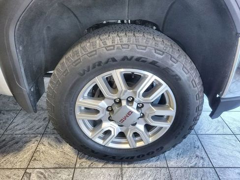 Used 2023 GMC Sierra 2500 SLT AWD/4WD image 10