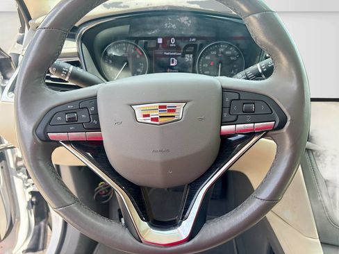 Used 2024 Cadillac XT6 Premium Luxury w/ Technology Package FWD image 11