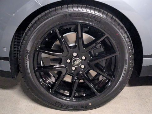 New 2026 Land Rover Range Rover Velar Dynamic SE image 10