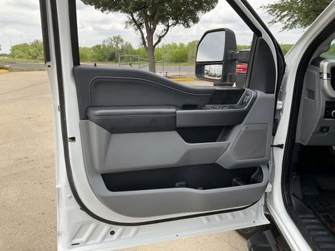 Used 2025 Ford F250 XLT w/ Black Appearance Package AWD/4WD image 7