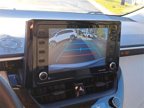 Used 2022 Toyota Corolla LE image 29