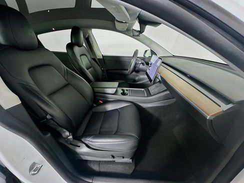 Used 2021 Tesla Model Y Long Range image 31